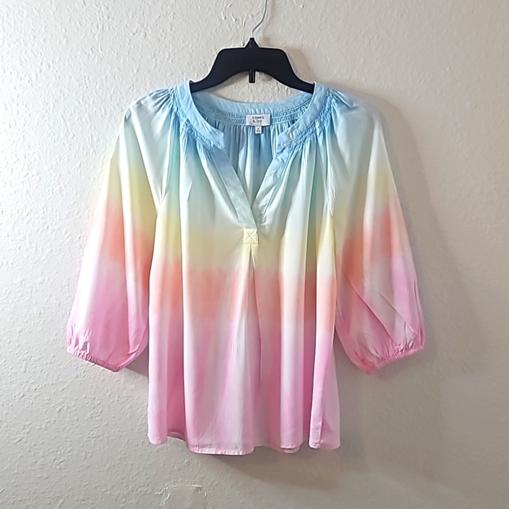 Women's Crown & Ivy Blouse. Beautiful Pastel Colors In A Size Med.
